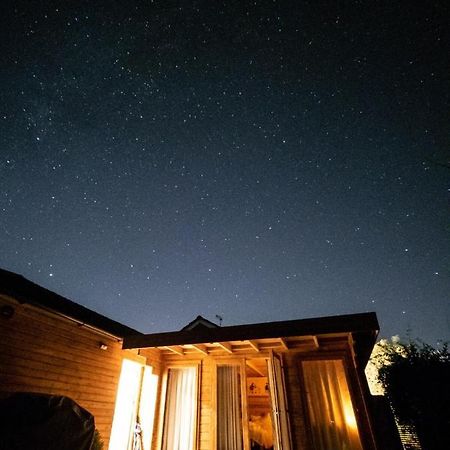 Moors Wood Relaxing ,Tranquil Retreat With Hot Tub Villa Chippenham  Exterior photo