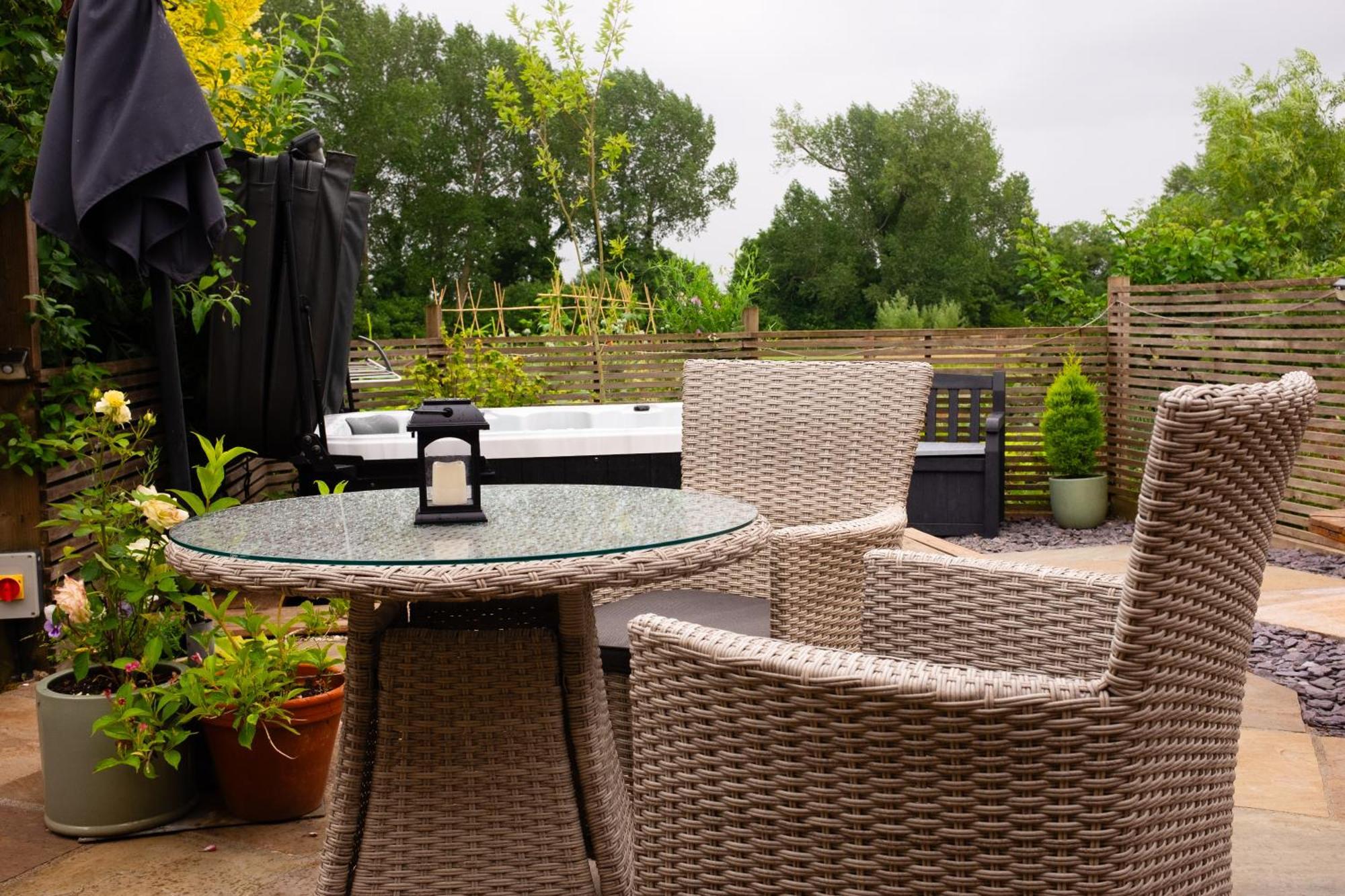 Moors Wood Relaxing ,Tranquil Retreat With Hot Tub Villa Chippenham  Exterior photo